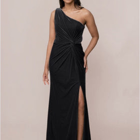 Accidentally order 2 dresses by accident. Never worn before - Picture 2 of 2